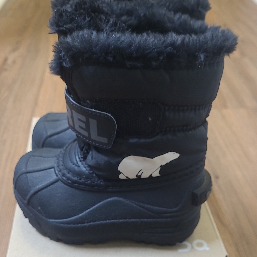Sorel‎ Black Kids Snow Boots with Polar Bear Design